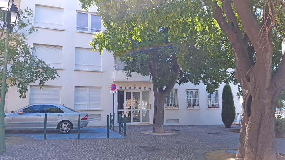 Entrance, Miremer, Var