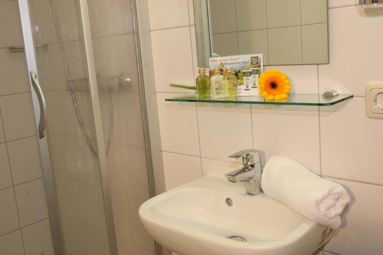 Bathroom 2, Arberschutzhaus, Regen