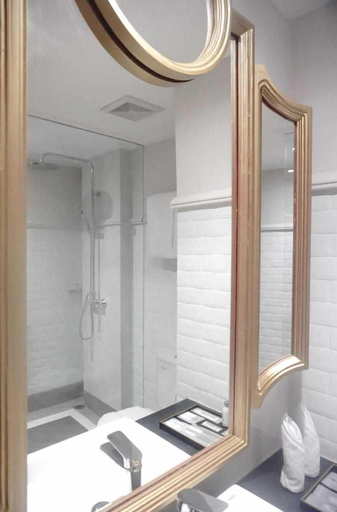 Bathroom 12