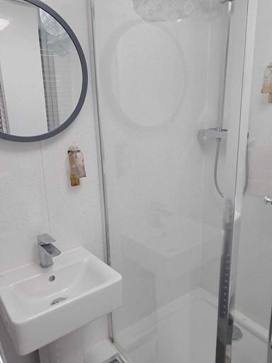 Bathroom 4, Central Hotel, Nottinghamshire