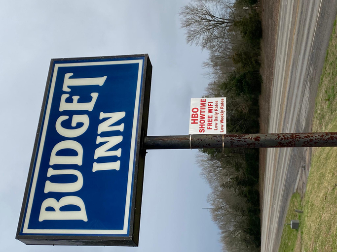 Others 5, Budget Inn, Wood