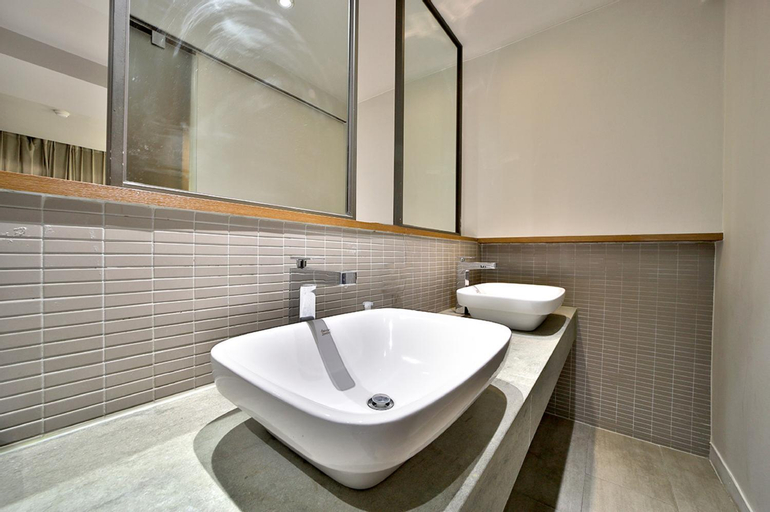 Bathroom 7