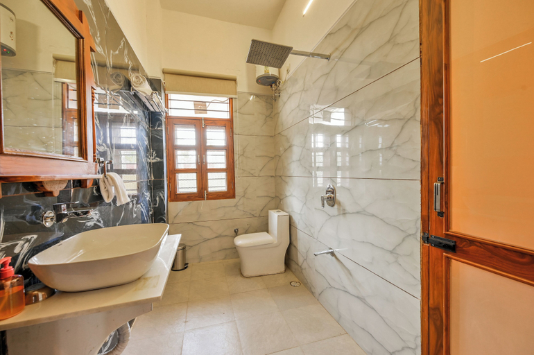 Bathroom 5, Tryambakam Villa, Bhilwara