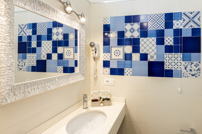 Bathroom 5, Le Gemelle Boutique Hotel, Lecce