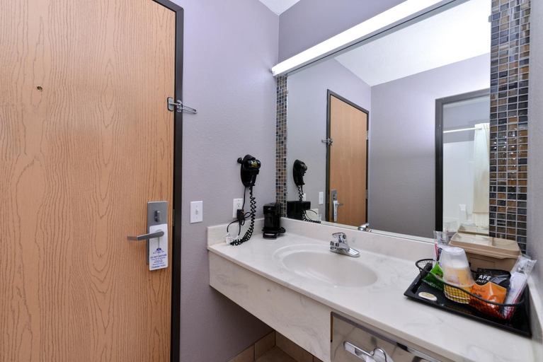 Bathroom 4, Americas Best Value Inn Seymour, Webster