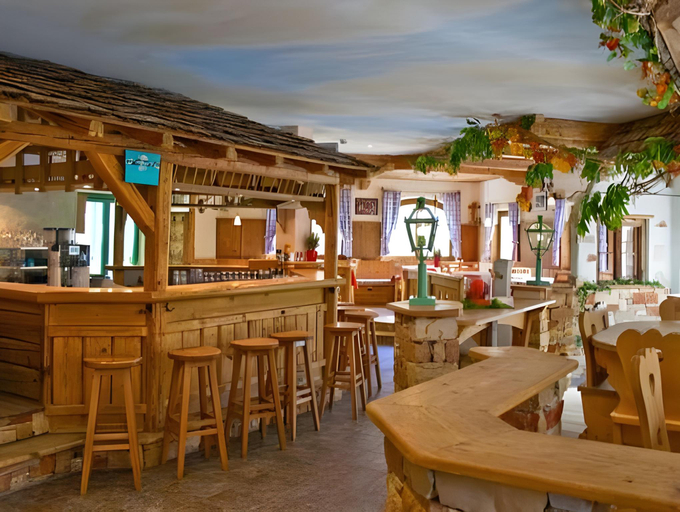 Food & Drinks, Hotel Garni Chasa Nova, Inn
