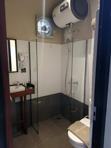 Bathroom, Nusantara Cabin and Coffee, North Penajam Paser