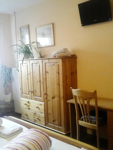 Bedroom 16