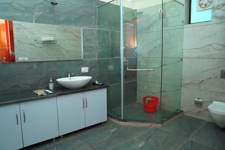 Bathroom 3, Vasant Corbett Resort, Nainital