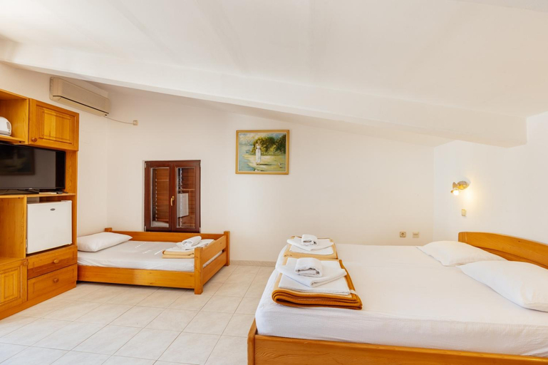 Others 4, Radic Rooms