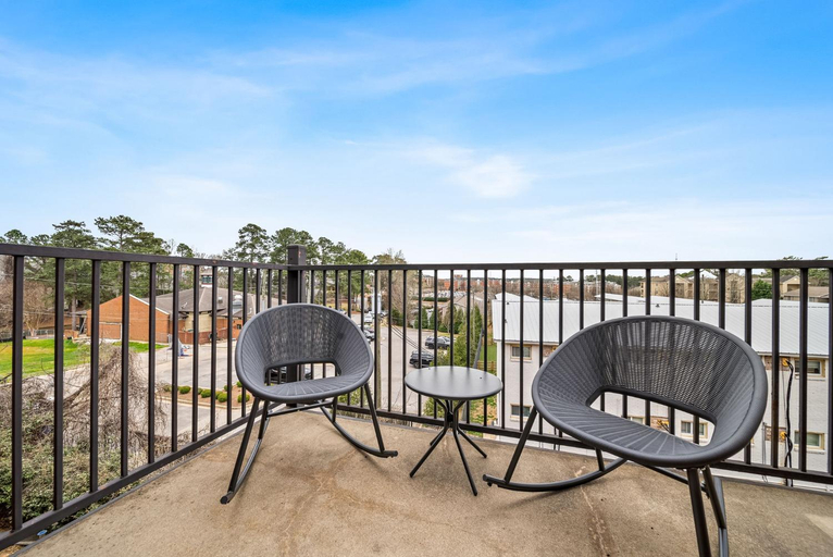 Exterior & Views, Walk to Arena and Downtown Auburn, Lee