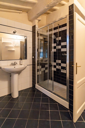 Bathroom 7