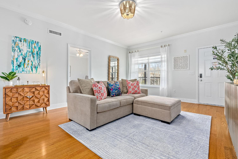 Bedroom 1, Walk to Arena and Downtown Auburn, Lee
