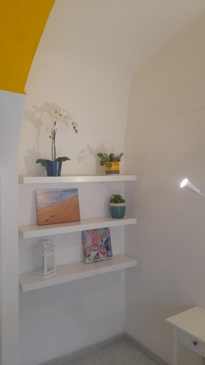 Others 3, Mezza Torre B&B, Napoli