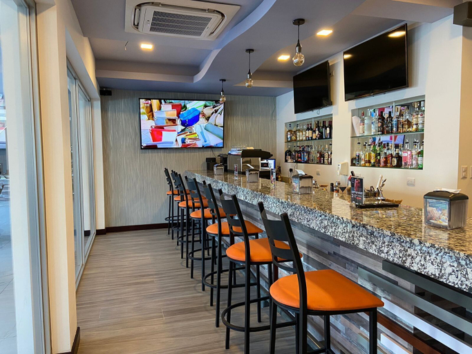Food & Drinks 5, Hotel Cayuga, Puntarenas