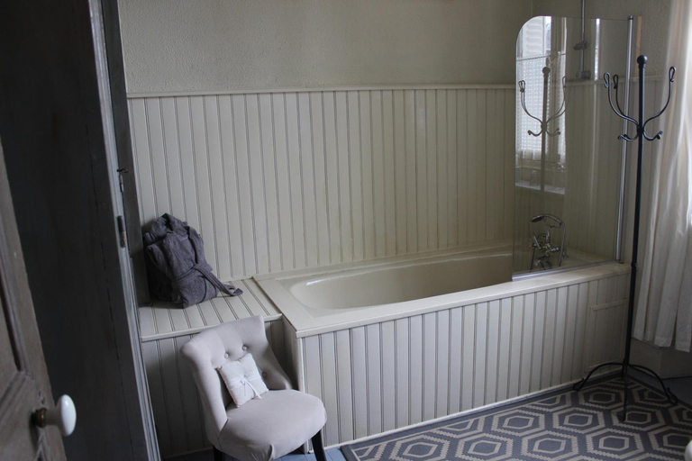 Bathroom 2, Maison d'hotes La Poterne, Marne