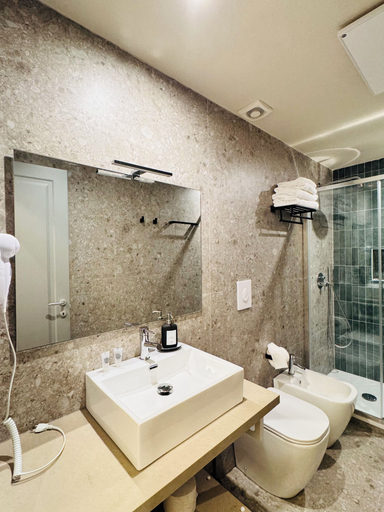 Bathroom 5, HoneyComb GuestHouse, Rome