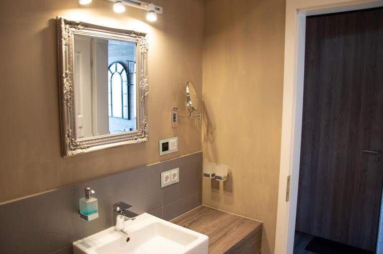 Bathroom 2, StrandBerg's Stadt Chalet, Goslar