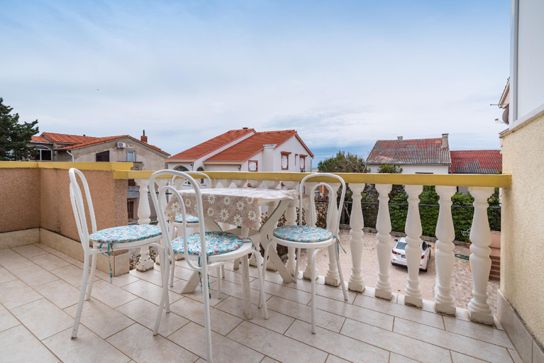 Others 5, Nice Apartment Silvia 1 for 4 Persons, Novalja