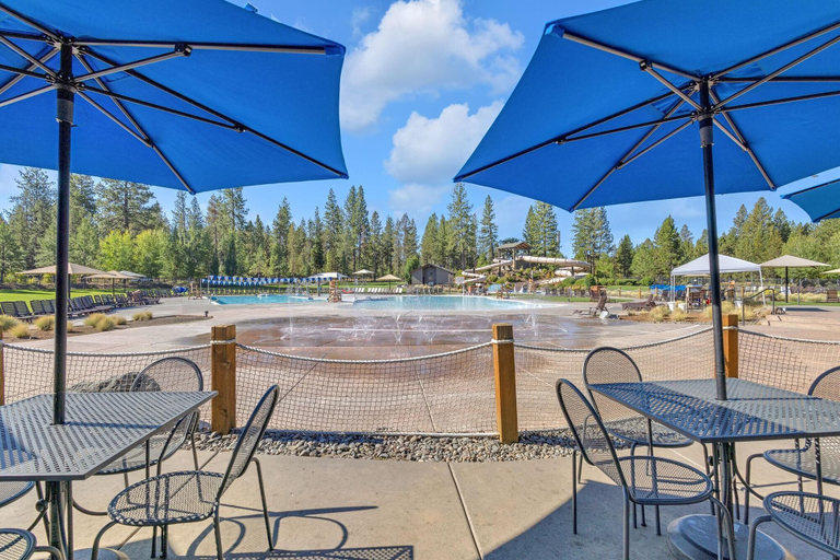 Food & Drinks, Jackpine Lane #6 by Village Properties at Sunriver, Deschutes