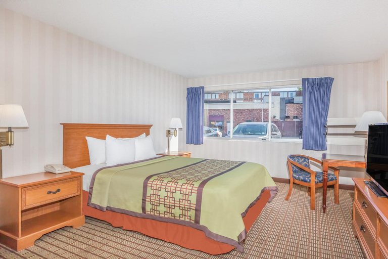 Bedroom 3, Days Inn by Wyndham Albany SUNY, Albany