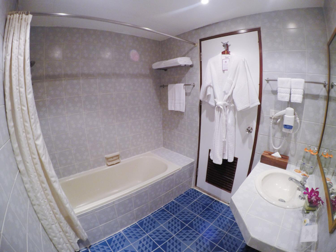 Bathroom 9