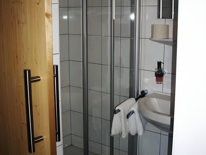 Bathroom 2, Gasthof Roitner, Gmunden