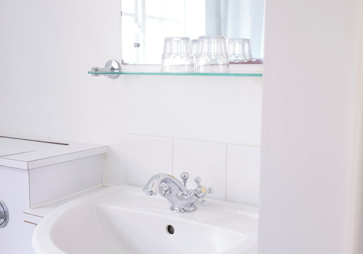 Bathroom 3, Coleshill Hotel by Greene King Inns, Warwickshire