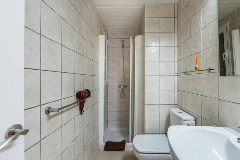 Bathroom 2, Pujols 16, Baleares