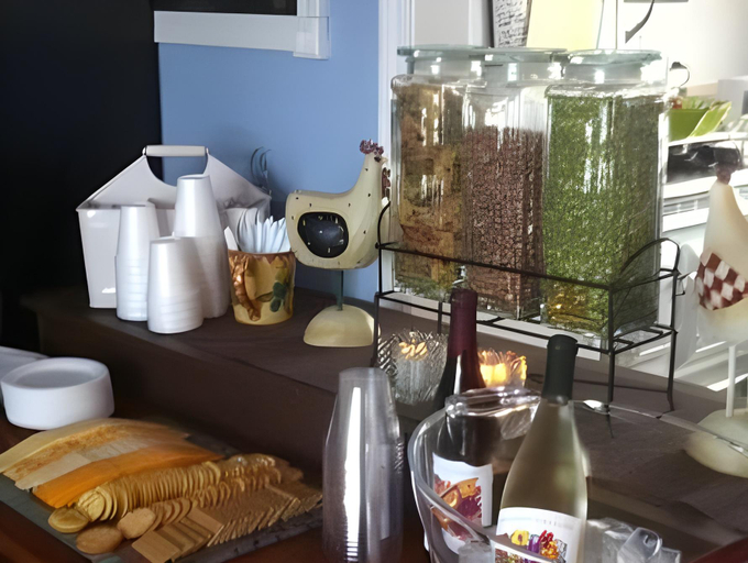 Food & Drinks 5, American Boutique Inn - Lakeview, Lake Hurron
