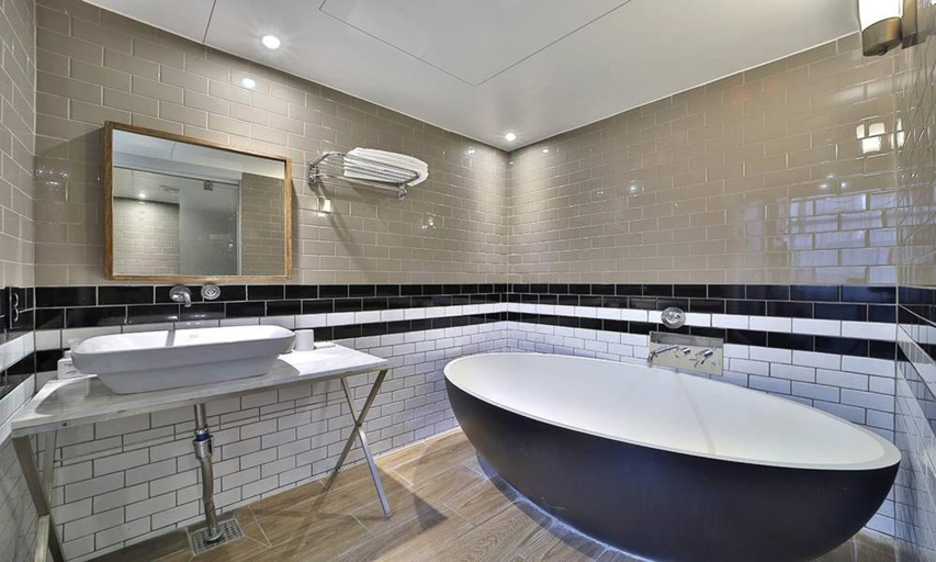 Bathroom 9