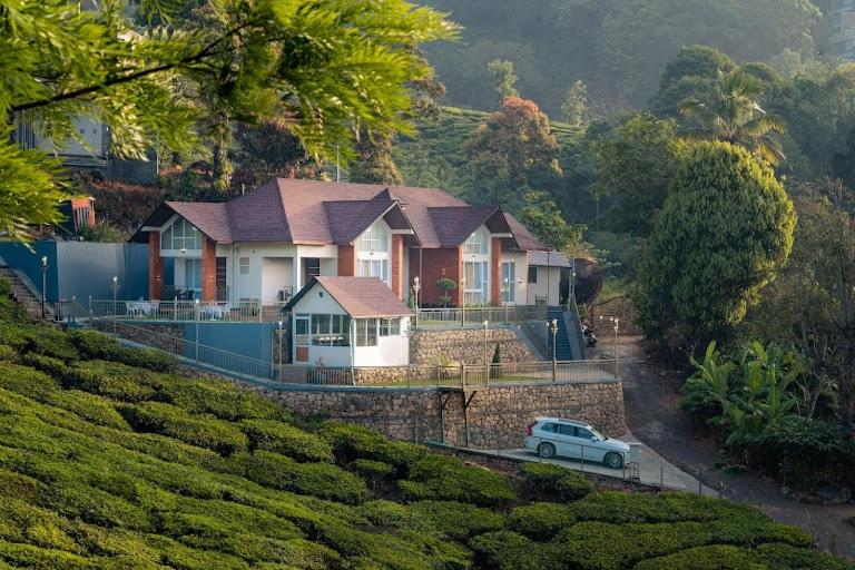 Exterior & Views