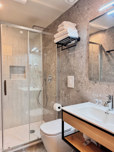 Bathroom 5, HoneyComb GuestHouse, Rome