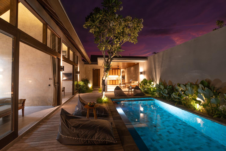 Swimming Pool 22