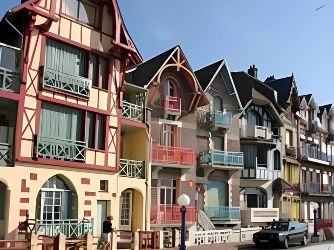 Exterior & Views
