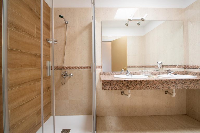 Bathroom, HL Club Playa Blanca, Las Palmas