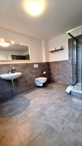 Bathroom 5, Moes Hotel, Gütersloh