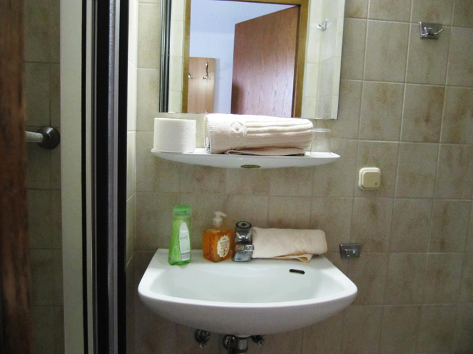 Bathroom 3, Erlebnislandgasthof Hotel Neiderhell, Rosenheim
