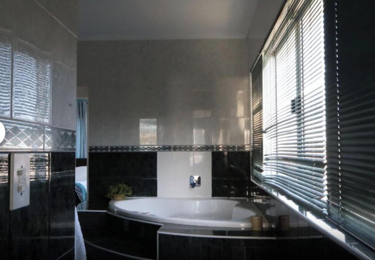Bathroom 4, Imany Guesthouse, City of Cape Town