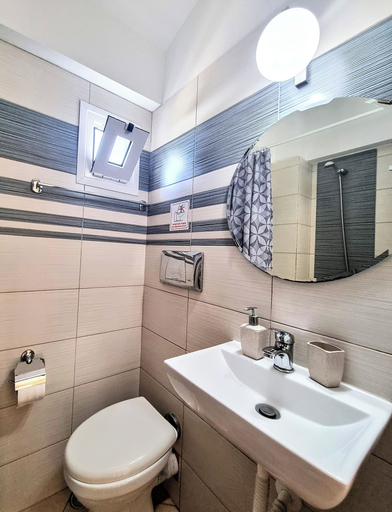 Bathroom 5, Ktima Amitsa, Central Macedonia