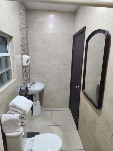 Bathroom 4, HOTEL DON QUIJOTE, Mexicali