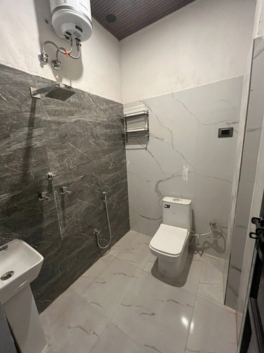 Bathroom, Om Nilay Paying Guest House By GRB, Varanasi