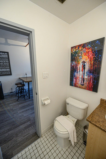 Bathroom 3, 750 Saint-Joseph, Communauté-Urbaine-de-Québec