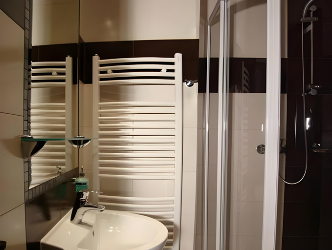 Bathroom 3, Willa Petrus, Jelenia Góra
