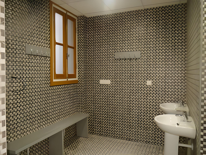 Bathroom 3, The River Hostel, Valencia