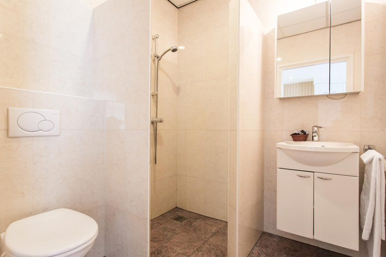 Bathroom, Hotel Cafe Restaurant De Gouden Karper, Hummelo en Keppel
