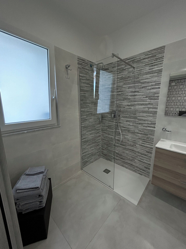 Bathroom 4, SKYCITY 2, Napoli