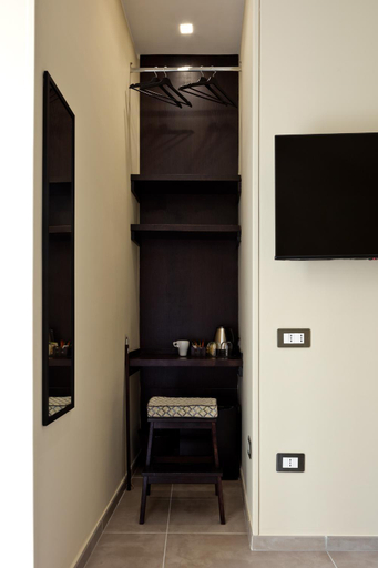 Others 3, Palm Suites, Napoli