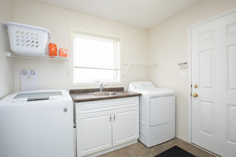 Others 3, Elegant 6 Bedroom House Near U of Manitoba, Division No. 11