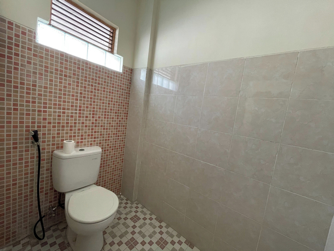 Bathroom 13